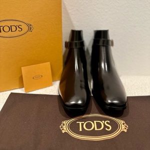 TOD’S Patent Leather Boots